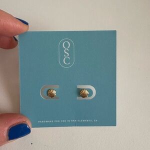NWT Gold Seashell Stud Earrings